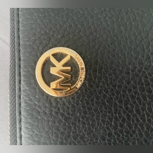 MICHAEL KORS WRISTLET WALLET - Picture 2 of 5